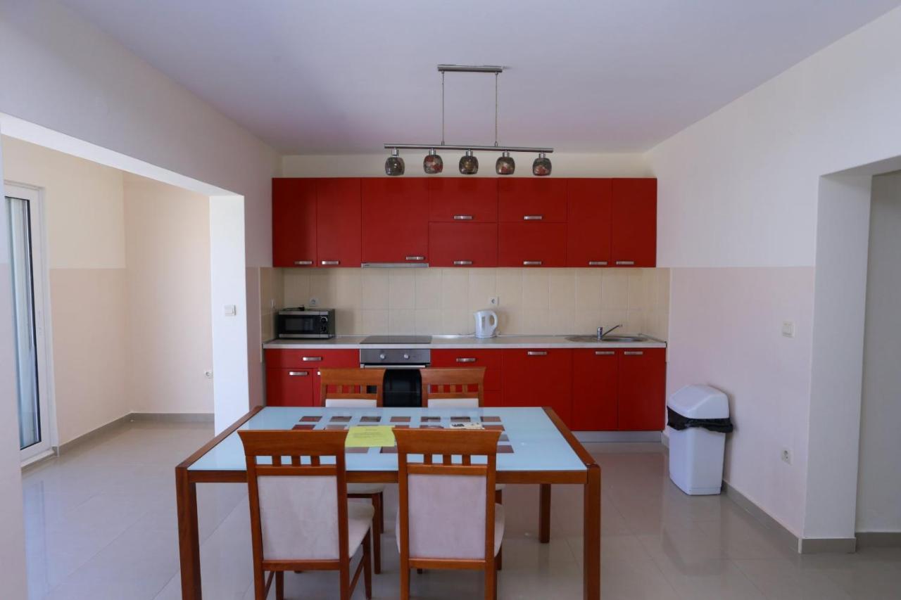 Mountain Bay Views Apartments Нивице Екстериор снимка