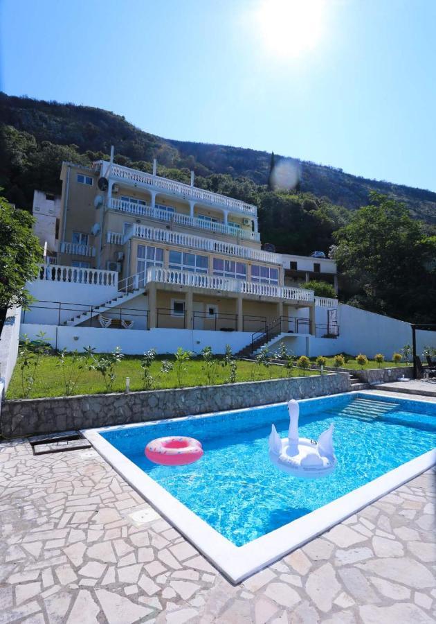 Mountain Bay Views Apartments Нивице Екстериор снимка