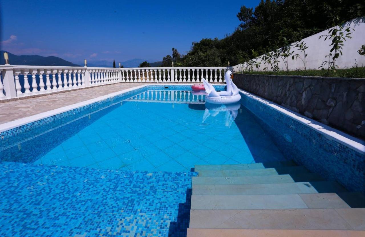 Mountain Bay Views Apartments Нивице Екстериор снимка