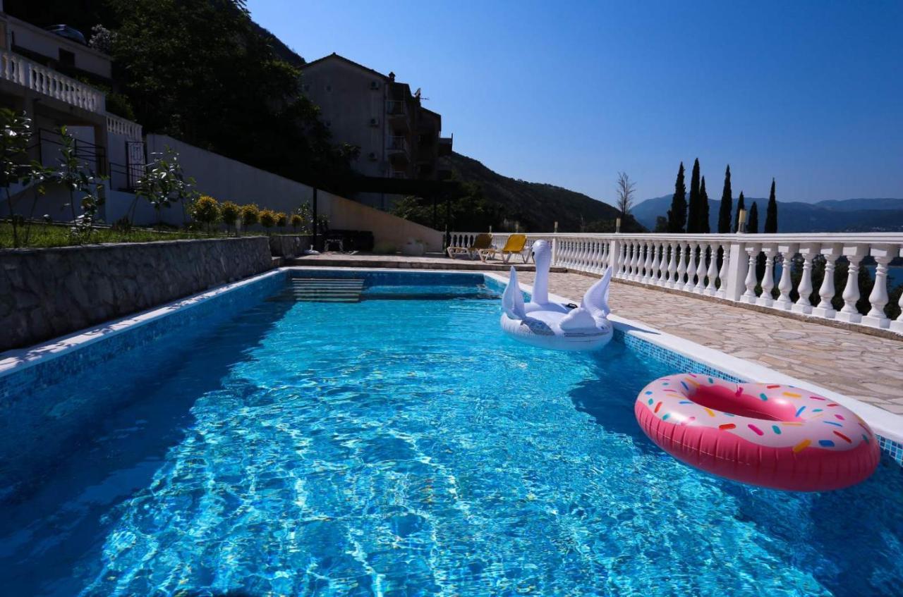 Mountain Bay Views Apartments Нивице Екстериор снимка