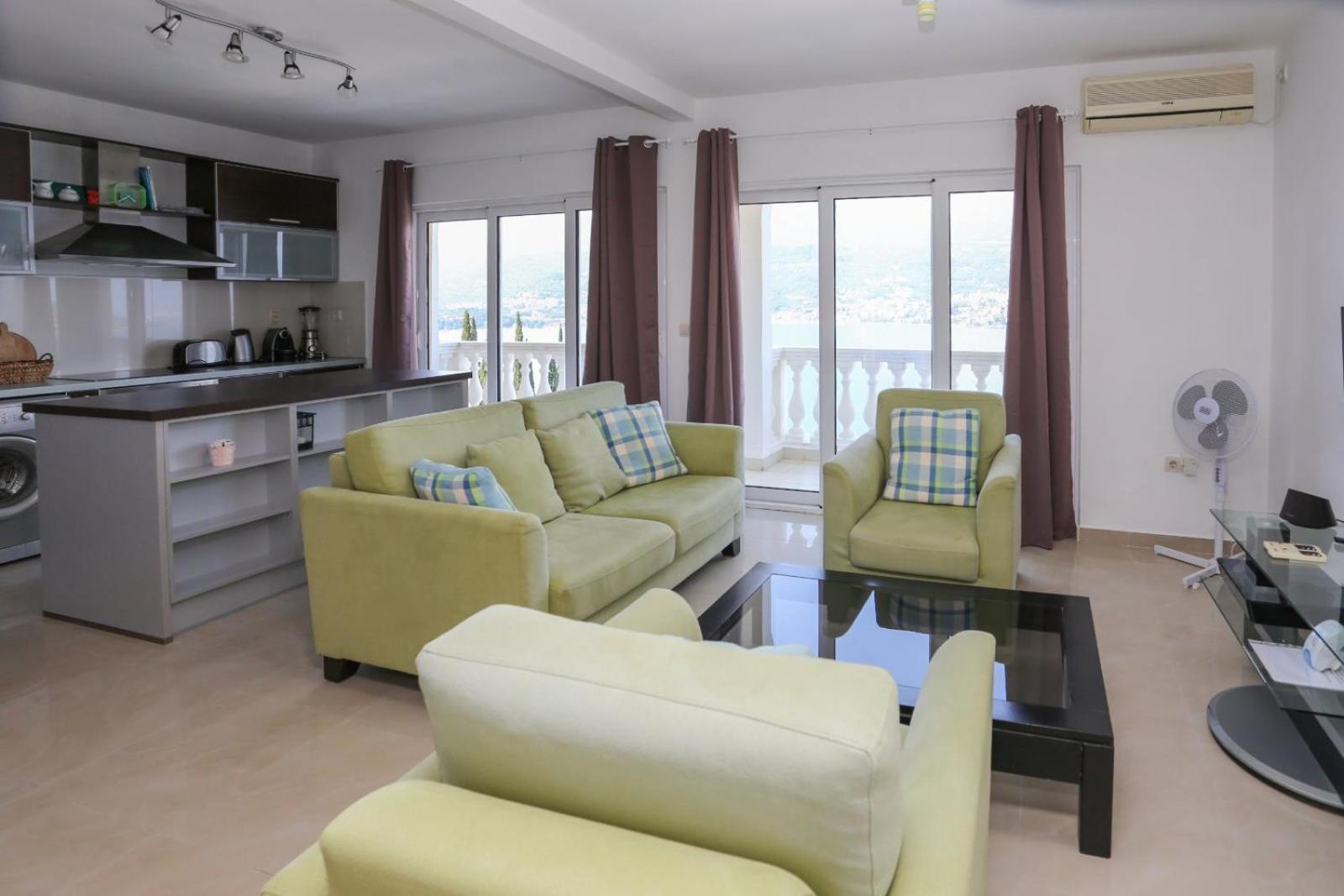 Mountain Bay Views Apartments Нивице Екстериор снимка