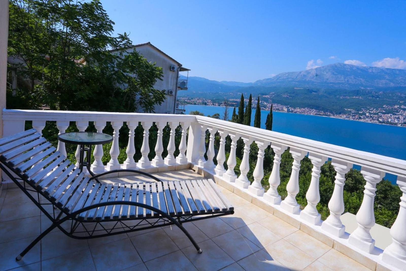 Mountain Bay Views Apartments Нивице Екстериор снимка