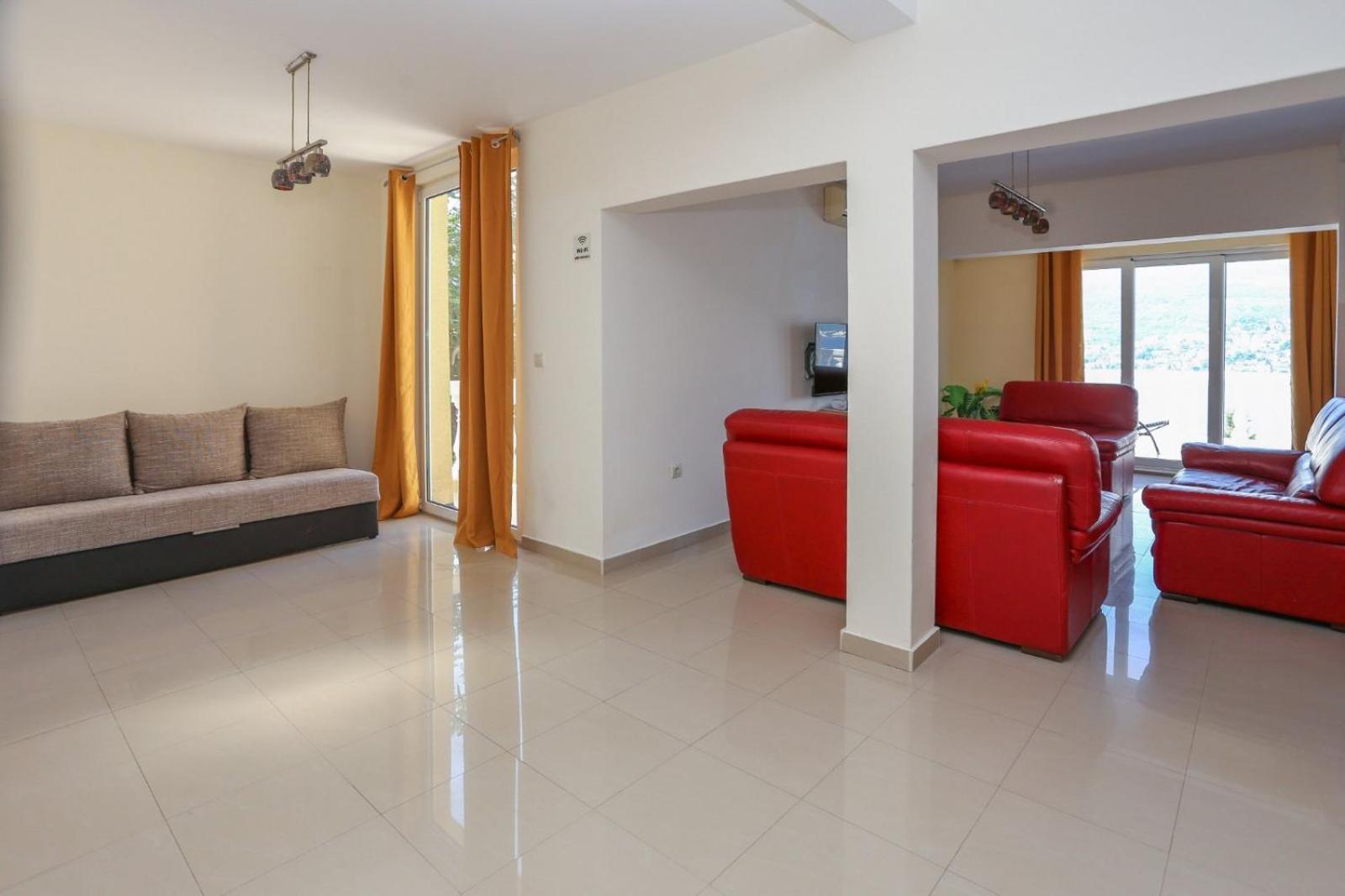 Mountain Bay Views Apartments Нивице Екстериор снимка