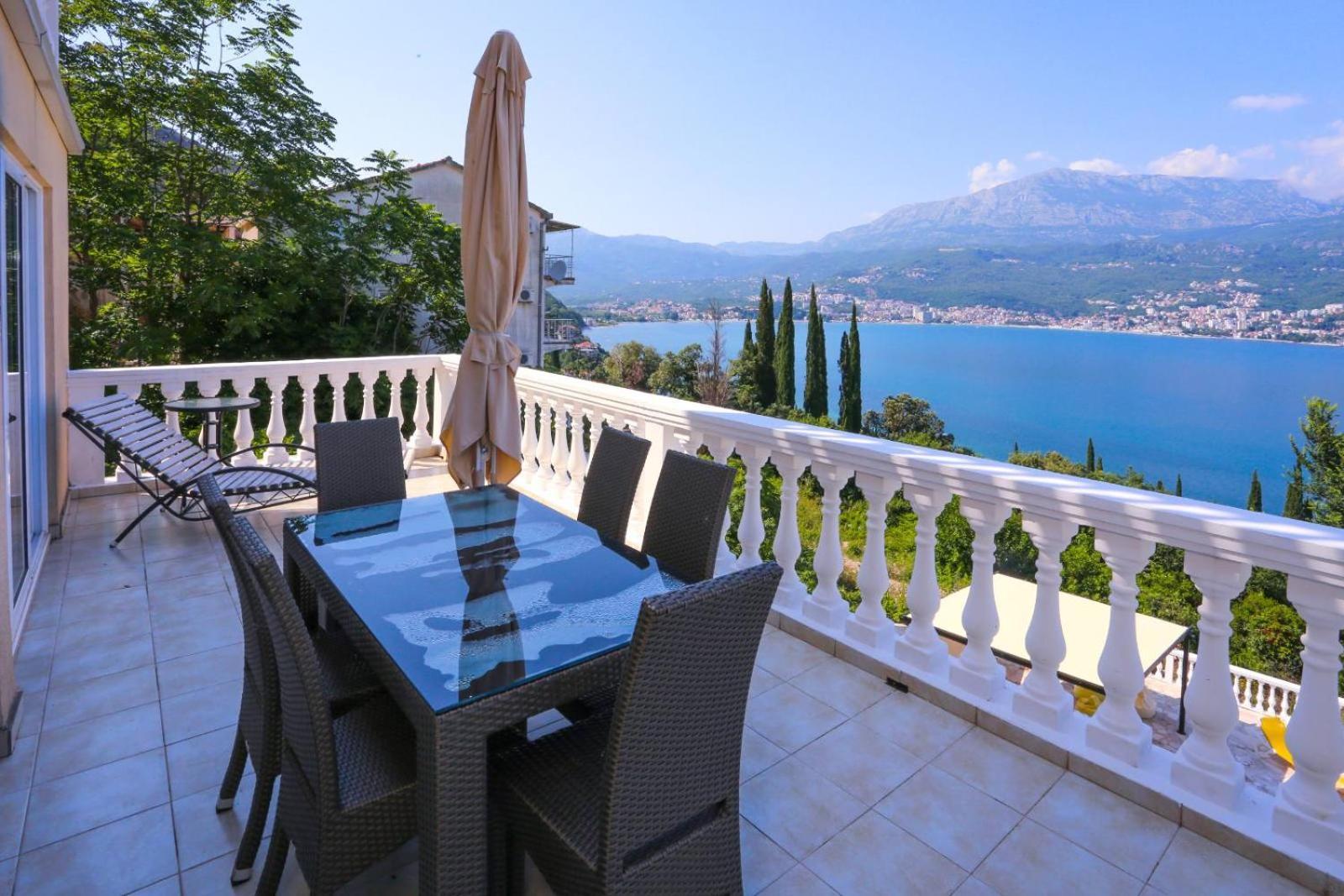 Mountain Bay Views Apartments Нивице Екстериор снимка