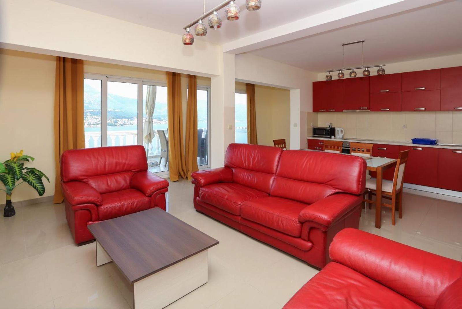 Mountain Bay Views Apartments Нивице Екстериор снимка