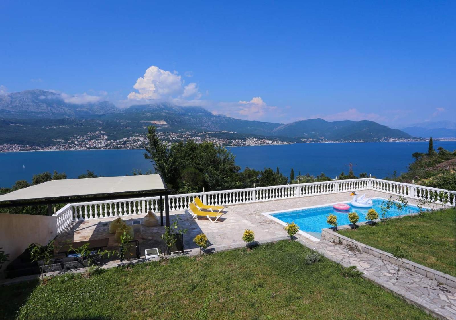 Mountain Bay Views Apartments Нивице Екстериор снимка